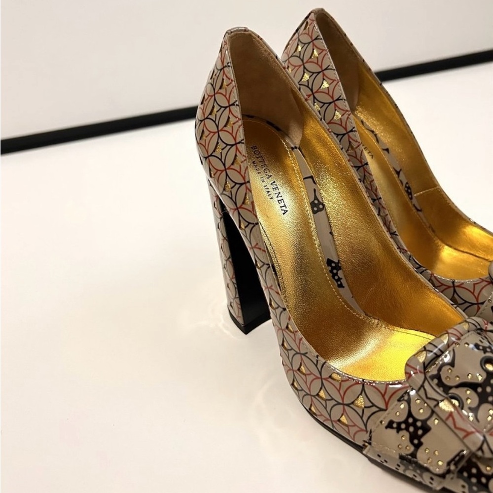 NWT Bottega Veneta Patent Leather Pumps sz 37 Made In Italy